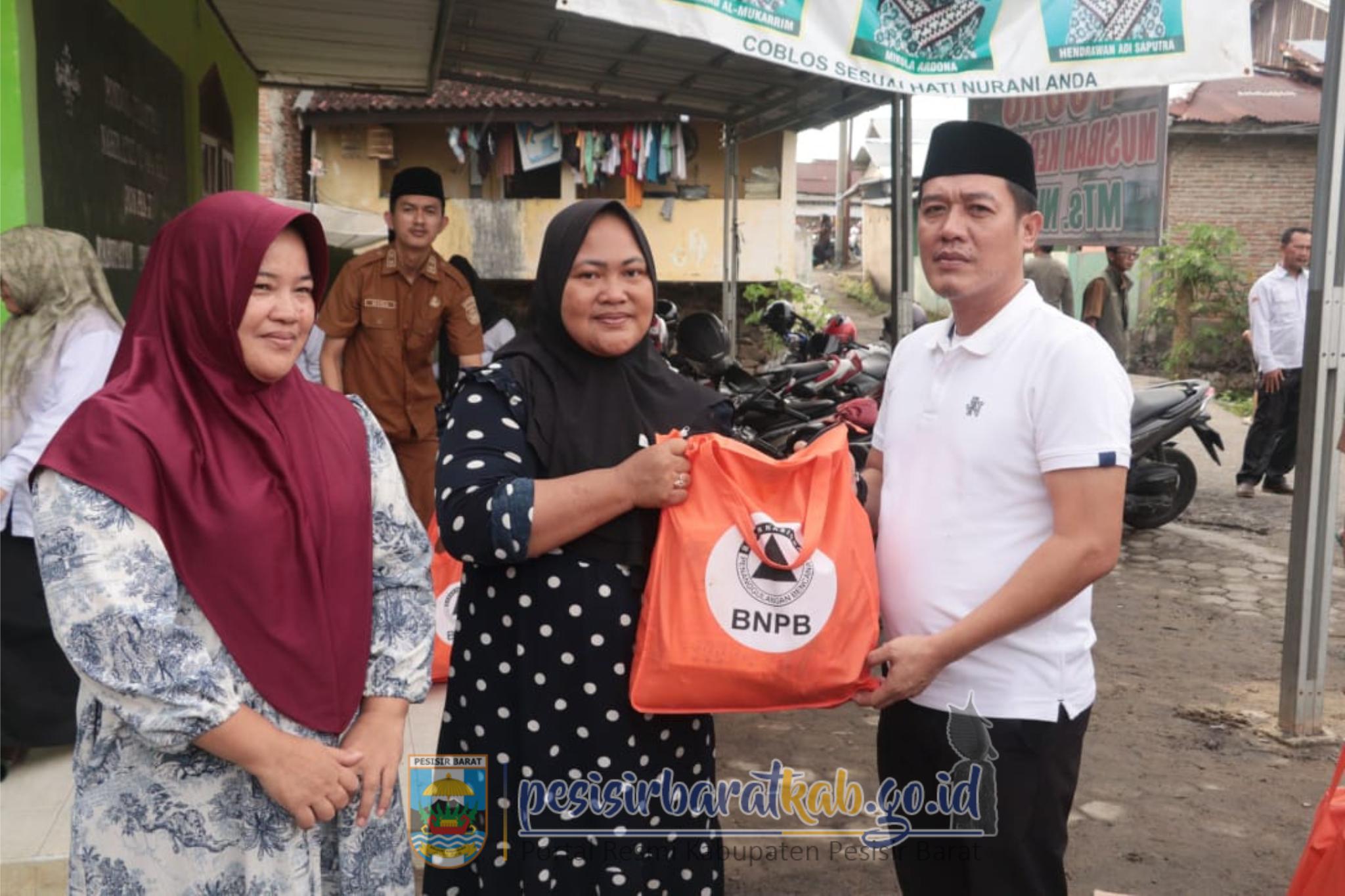 Bupati Pesibar Sambangi MtS NU Pasca Kebakaran di Pasar Mulya