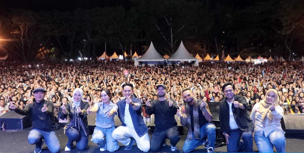 Lampung Selatan Menyala! Ribuan Warga Ramaikan Opening Lamsel Fest 2025