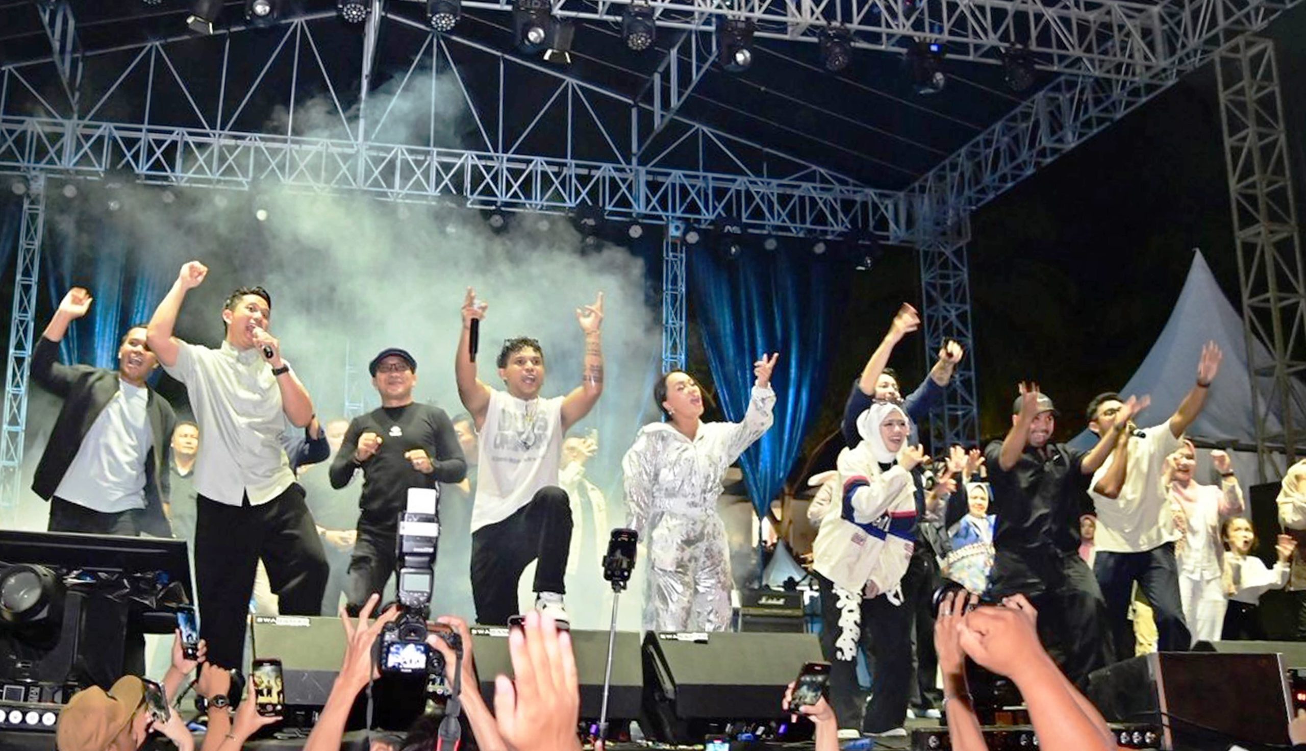 Silet Open Up Guncang Penutupan Lamsel Fest 2025 di Lautan Massa Kalianda