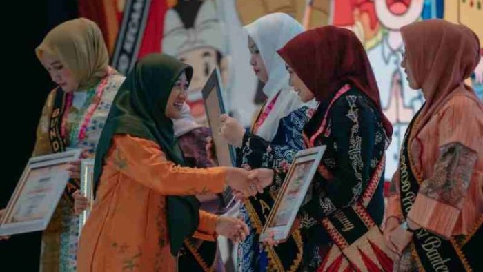 Bunda PAUD Batin Wulan Raih Penghargaan Nasional Bunda PAUD Batin Wulan Raih Penghargaan Nasional