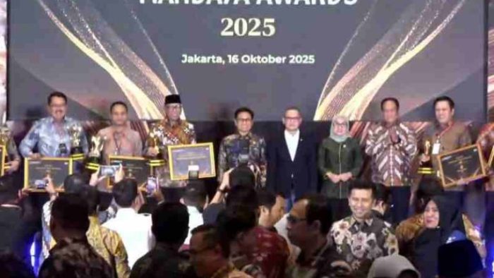 IMG-20251016-WA0055-768x512Pemprov Lampung Raih Mandaya Awards 2025 untuk Dedikasi dalam Pemberdayaan Masyarakat Pemprov Lampung Raih Mandaya Awards 2025 untuk Dedikasi dalam Pemberdayaan Masyarakat
