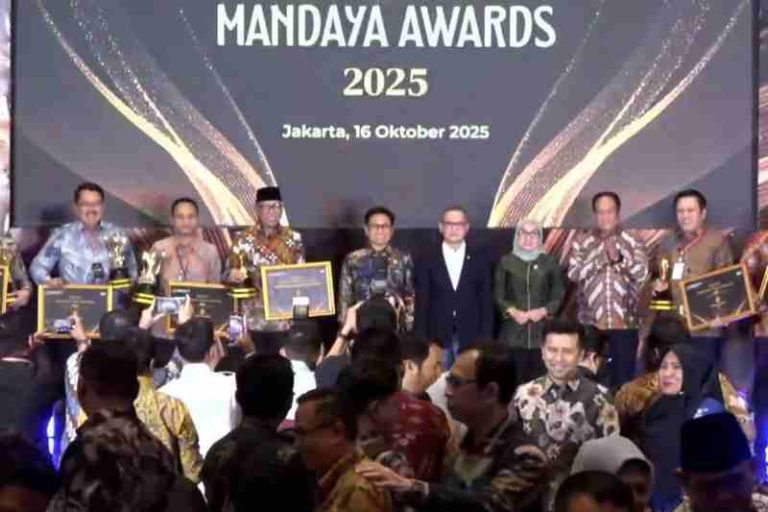 Pemprov Lampung Raih Mandaya Awards 2025 untuk Dedikasi dalam Pemberdayaan Masyarakat