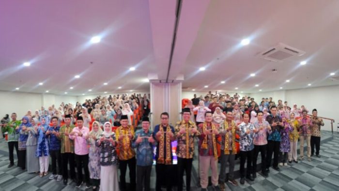 IMG-20251018-WA0119-768x406Rektor Sampaikan Makna Teologis dan Profetik Rektor Sampaikan Makna Teologis dan Profetik