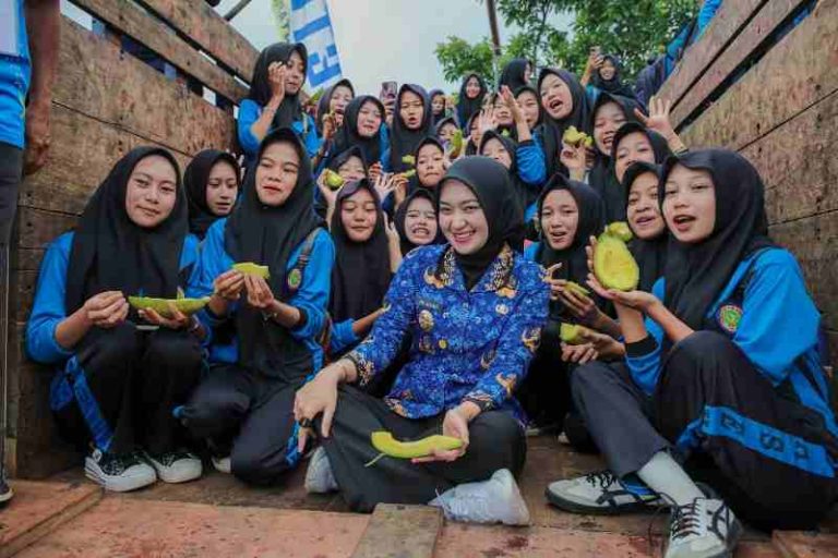 Ribuan Warga Lamtim Pecahkan Rekor MURI Bersama Wagub Jihan, Angkat Pamor Alpukat Siger ke Dunia