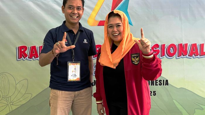 Ketua Harian FPTI Lampung bersama Ketua Umum FPTI Pusat, Yeni Wahid