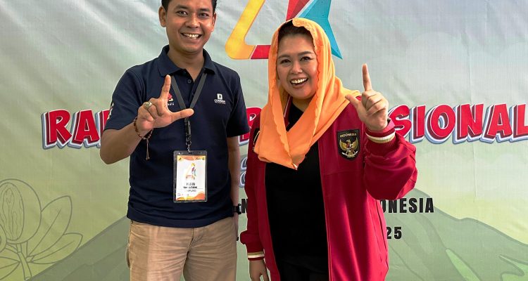 Ketua Harian FPTI Lampung bersama Ketua Umum FPTI Pusat, Yeni Wahid