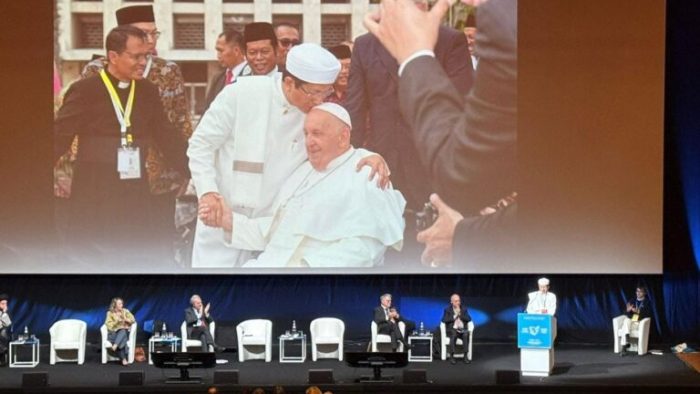 Menag-dan-Paus-768x567Prof. Nasaruddin Umar, Ulama Indonesia yang Layak Diusulkan Menerima Nobel Perdamaian Nasaruddin-Umar-Ulama-Indonesia-yang-Layak-Diusulkan-Menerima-Nobel-Perdamaian