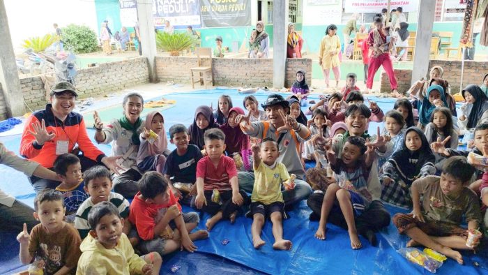 Muhammad Hamzah Mahasiswa Unila Sosok Pelipur Lara Bagi Anak Pengungsi Bencana Alam di Agam Sumatera Barat