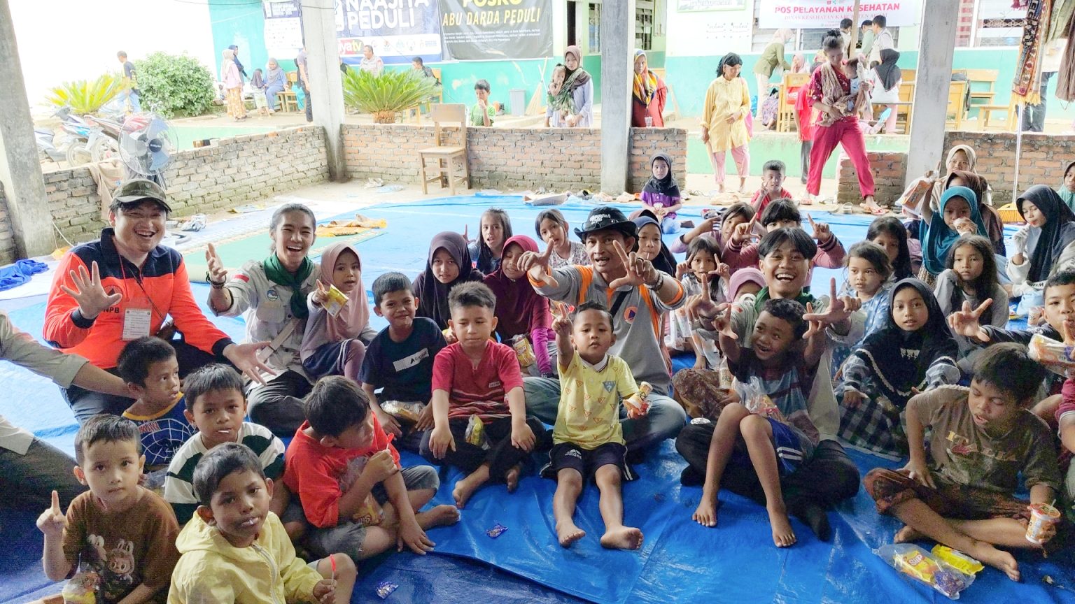 Muhammad Hamzah Mahasiswa Unila Sosok Pelipur Lara Bagi Anak Pengungsi Bencana Alam di Agam Sumatera Barat