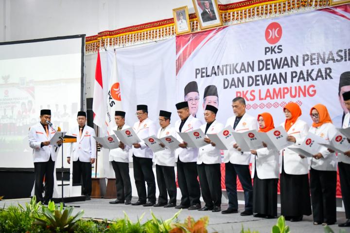 PKS Lampung Lantik Dewan Penasihat dan Dewan Pakar Wilayah.