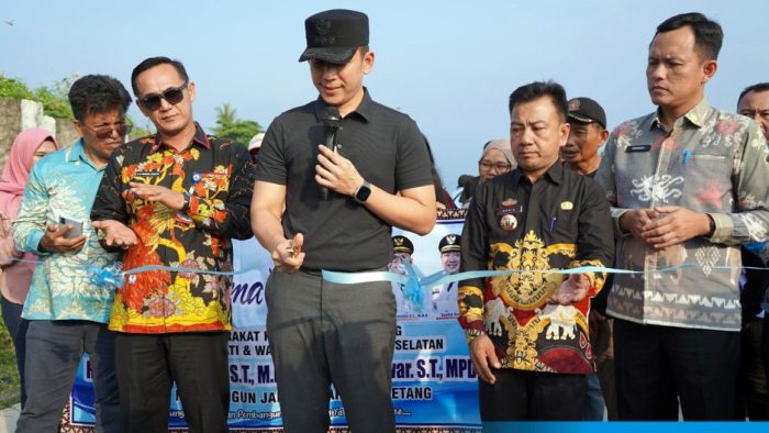 Bupati Egi Resmikan Jalan Lubuk Dalam-Way Urang