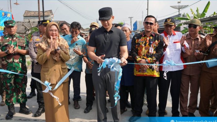 Bupati Egi Resmikan Akses Bumi Daya-Trimomukti