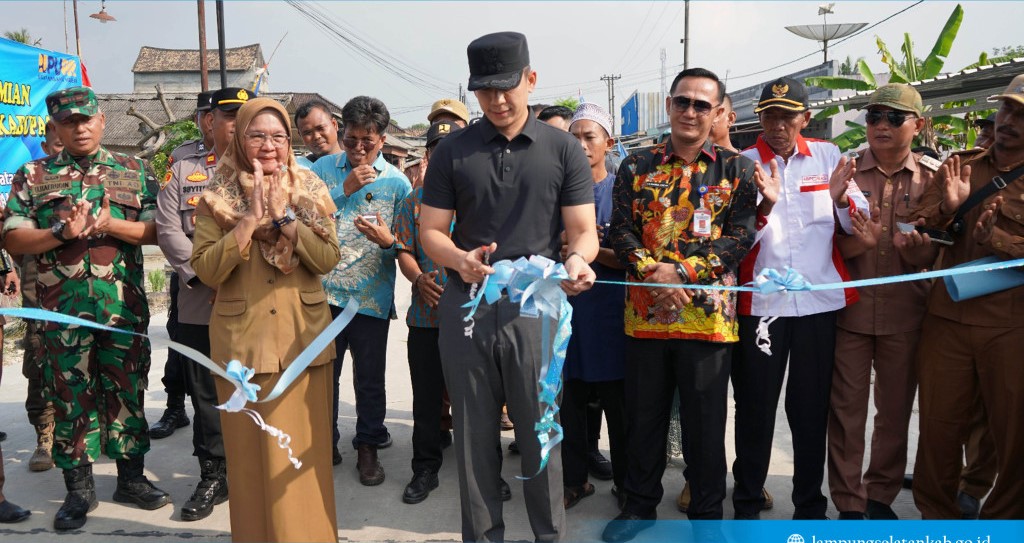 Bupati Egi Resmikan Akses Bumi Daya-Trimomukti