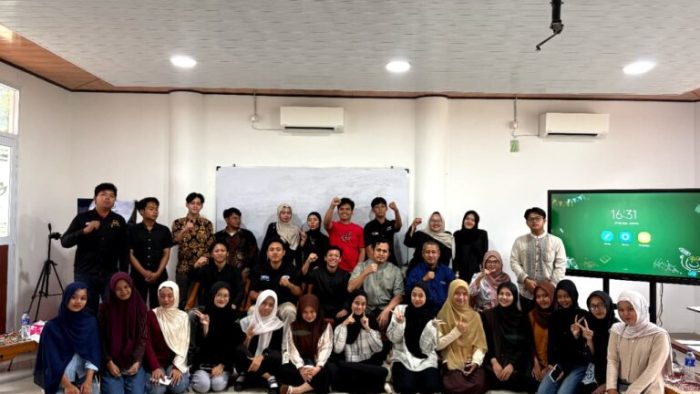 DEMA-FS-Kelas-Opini-dan-Jurnal-13-768x576