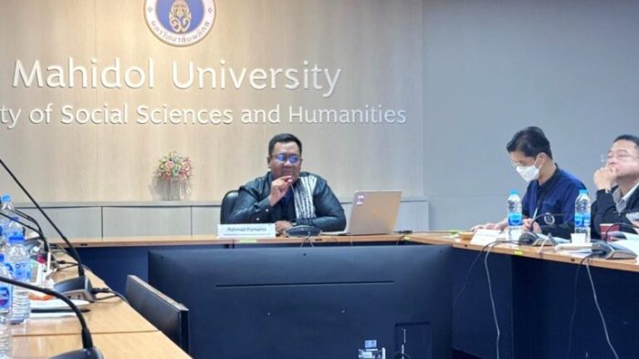 Rahmad-Purnama-Presentasi-di-Mahidol-University-Faculty-of-Social-Sciences-and-Humanities-768x576