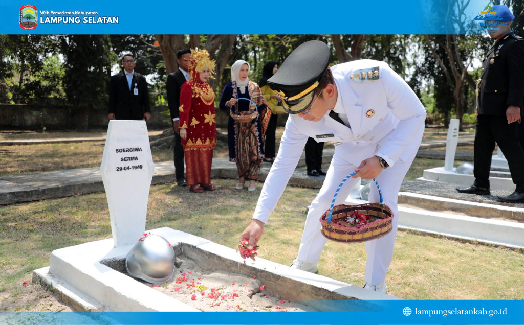 Ziarah di TMP Kusuma Bangsa, Bupati Radityo Egi Serukan Semangat Pahlawan