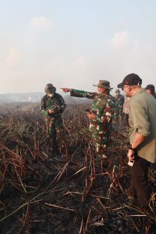Gubernur Lampung bersama Pangdam XXI/Radin Intan saat kelokasi Karhutla di Way Kambas
