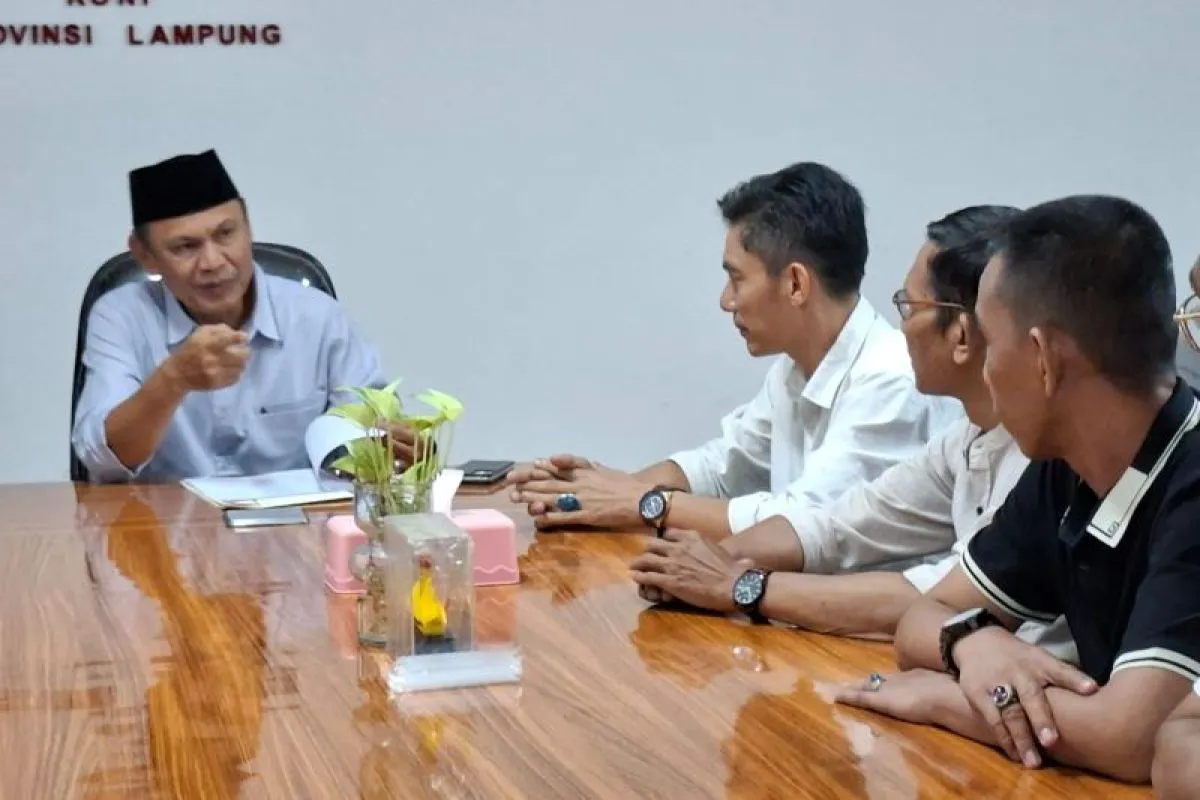Ketum KONI Lampung serahkan SK kepengurusan Lampung Tengah